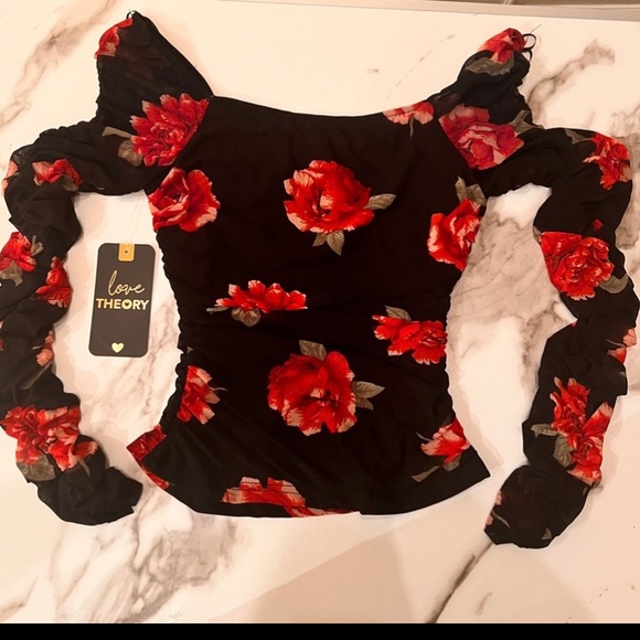 Love Theory rouse Black and Red Rose Stretchy Top. Size S NWT - Picture 1 of 7